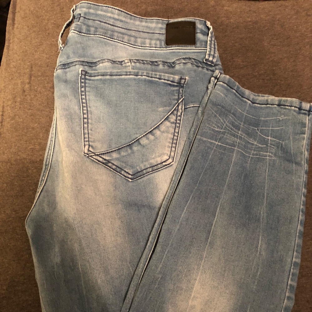 Light wash skinny jeans